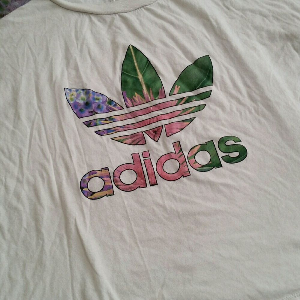 Cropped adidas shirt